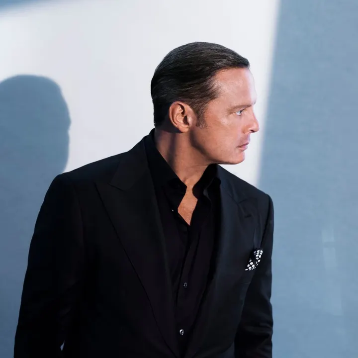 Luis Miguel le dio anillo de compromiso a su nueva novia
