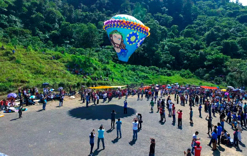 Globos de Cantoya de hasta 20 metros iluminarán Zongozotla este 31 de octubre