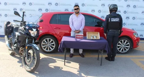 Detuvo policía municipal de Puebla a hombre por portación ilegal de arma de fuego