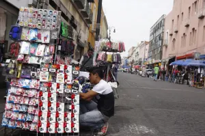 Comerciantes informales siguen toreando al ayuntamiento