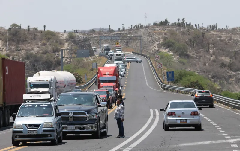 Bloqueo tres carreteras