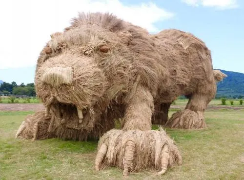 ¡Increible!… Esto es lo que hacen con la paja en Japón
