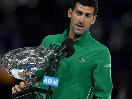 Novak Djokovic reina por octava vez en Australia