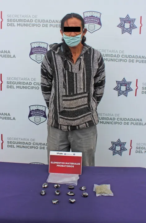 Al interior de la Capu, detuvo policía municipal a hombre en posesión de probable droga