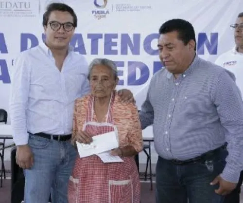 Sedeso entrega tarjetas para la reconstrucción en Chiautla