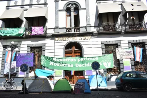 El engaño se llama Claudia y Biestro, la verdad, el aborto