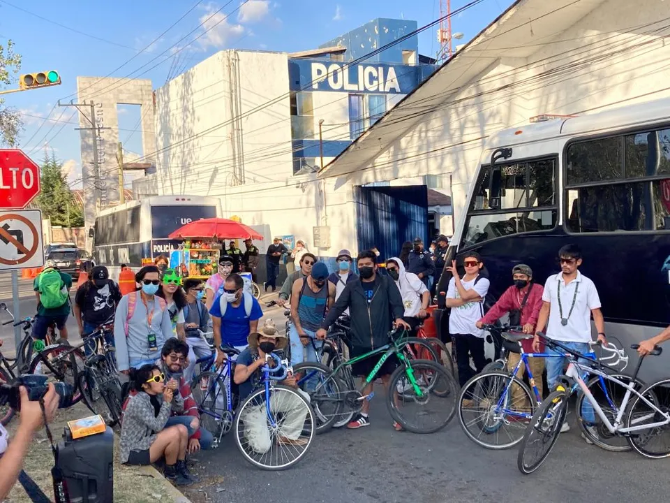 Hacen ‘Fumatón’ de marihuana en Puebla contra el hostigamiento policial