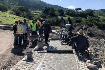 Para 2024, Puebla espera pavimentar cuatro caminos artesanales: Efraín Deschamps