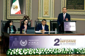 Rinde Eduardo Castillo su informe en el Congreso de Puebla y destaca la Ley Monzón