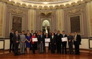 SEP premia a ganadores de fase estatal de Concurso de Oratoria