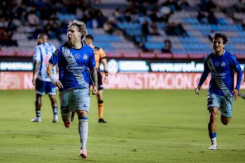 ¡La Franja da el golpe! Puebla vence 3-2 al Pachuca con gol de último minuto de Almada