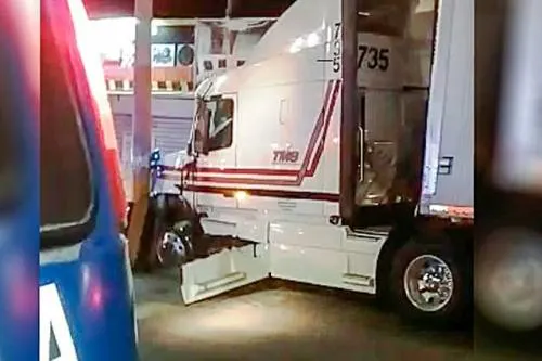 Se desata balacera y persecución tras robo de tractocamión en la  Puebla-Orizaba