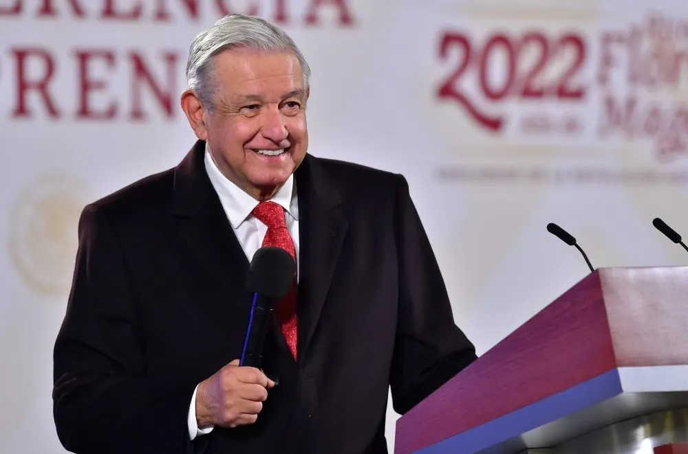 AMLO presentará plan de austeridad al INE