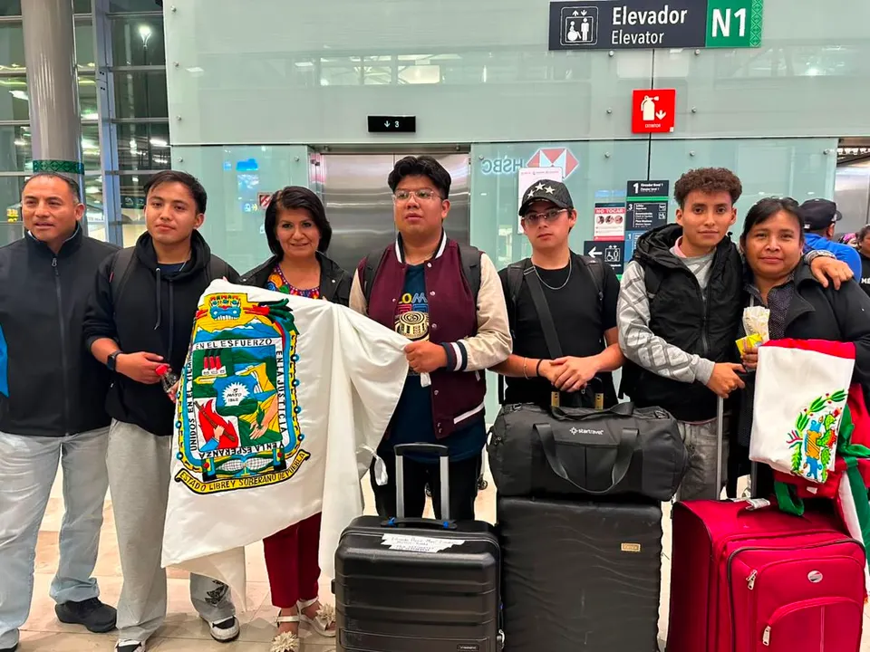 Alumnos Uth Regresan De Colombia