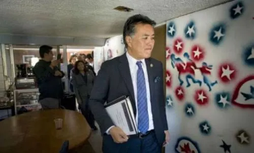 Congresistas de EU visitan a veteranos deportados en México