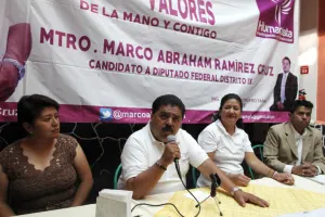 Recula candidato ”humanista” y retoma su campaña en el distrito IX