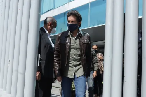 Reaparece José Juan Espinosa a días de haber solicitado licencia