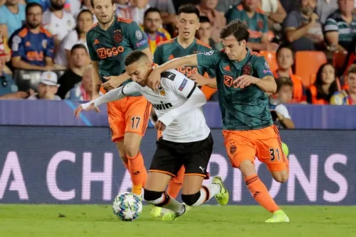 Ajax tiene mando y vence 3-0 al Valencia en Champions League