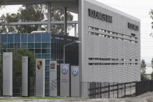 Impulsará Secretaría de Economía industria automotriz poblana