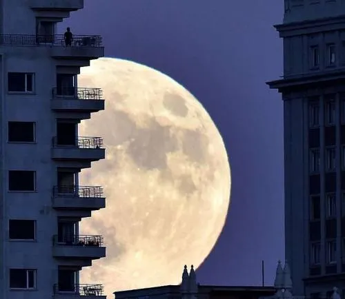 Diciembre 3: Cómo ver la más brillante superluna de este año