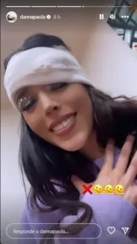 Danna Paola sufre accidente en pleno concierto