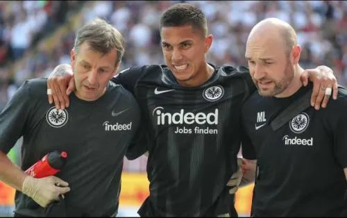 Carlos Salcedo se lesiona y es duda para jugar con el Tri