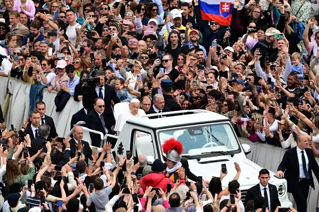 Se alargará el arzobispado de Víctor Sánchez por la muerte del papa Francisco