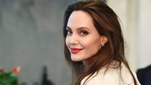 El poderoso ensayo de Angelina Jolie sobre por qué el mundo necesita más “mujeres malvadas”