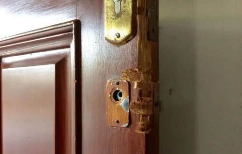 Con lujo de violencia, sujeto atraca vivienda en Lomas de San Miguel