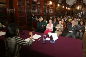 Investigadora expone en Biblioteca Lafragua la etapa de formación jesuita