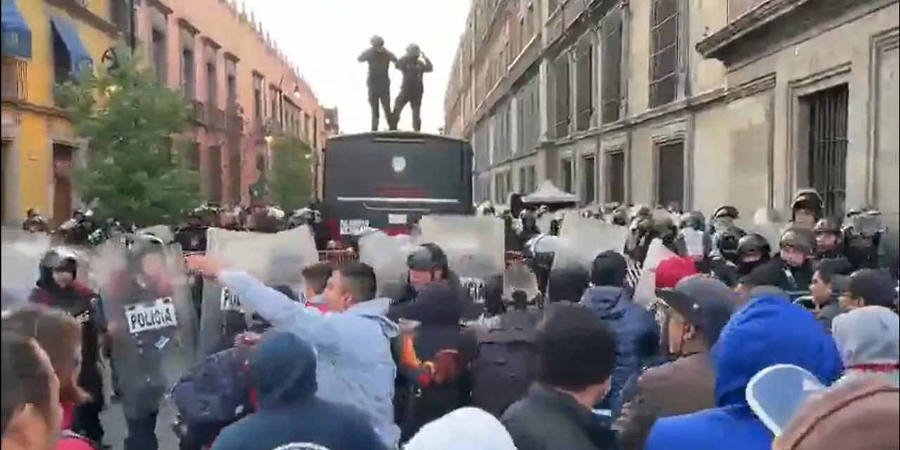 Protestas maestros Palacio Nacional