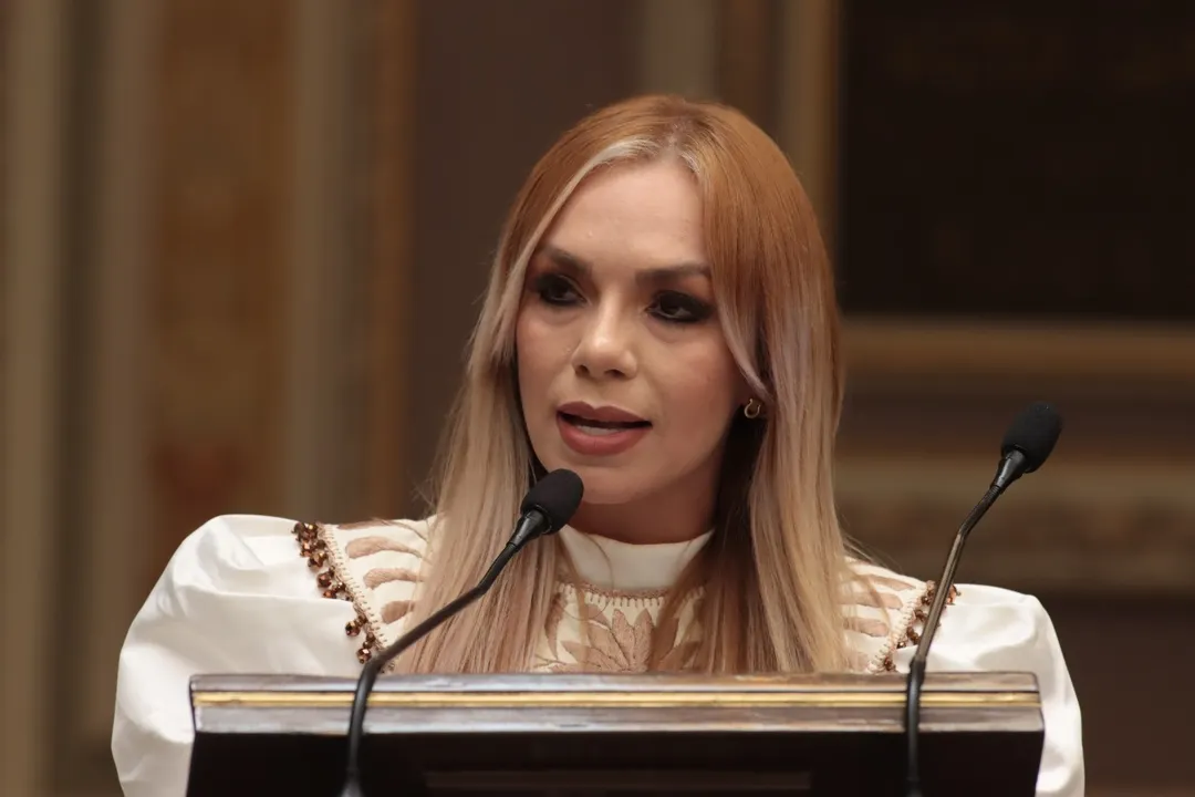 Daniela Mier Licencia