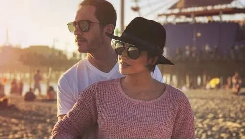 Aislinn Derbez y Mauricio Ochmann ya son padres