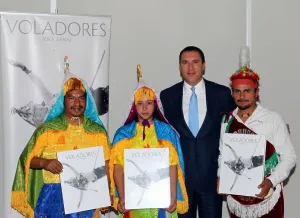 Entrega Fundación Jenkins libro sobre danza en la Sierra Norte