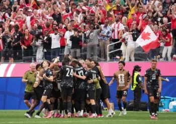 Canadá da la sorpresa: derrota 1-0 a Sudáfrica y avanza a octavos de final