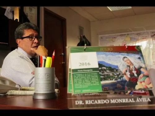 Agradezco ofertas, pero no pienso irme de Morena, afirma Monreal
