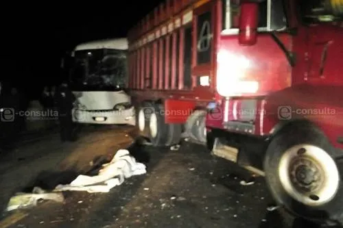 19 heridos y un muerto, saldo de carambola en la autopista Puebla-Orizaba