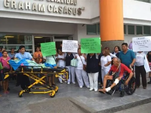 Paran 13 mil empleados del sector salud; colapsan hospitales en Tabasco