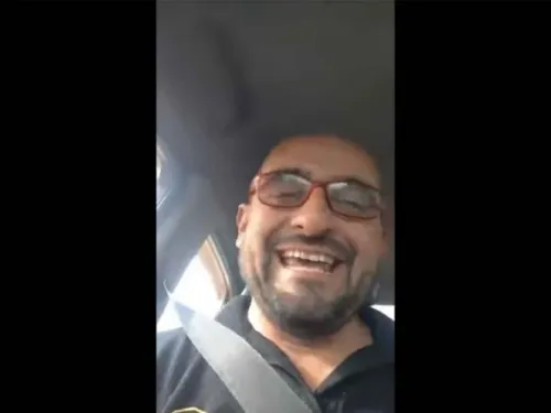 Taxista pide a conductoras de Uber que se vayan a planchar