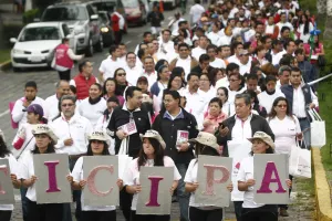 Exhorta INE en Caminata por la Democracia votar este 7 de junio