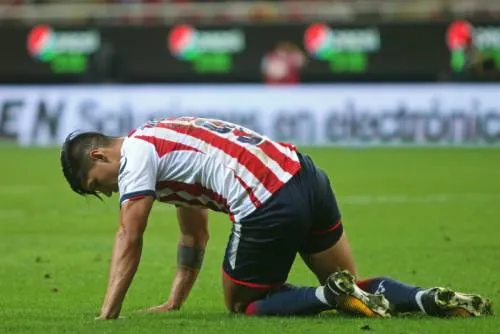Alan Pulido se perderá duelo contra Pumas