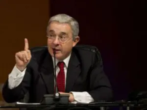 Acuerdo con FARC es ‘golpe de Estado a la democracia’: Uribe