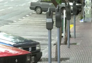 Con instalación de parquímetros se busca eliminar a franeleros