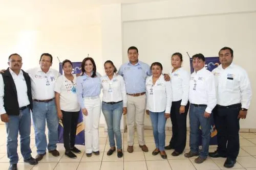 Dinorah López sigue apoyando a las familias durante la reconstrucción