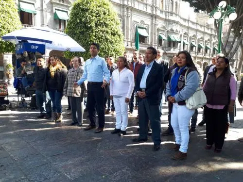 VIDEO: Lalo Rivera inició la grabación de sus spots en el zócalo de Puebla