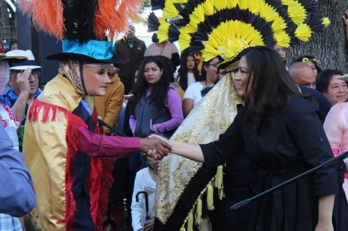 Preservan las expresiones populares con el 15° Desfile de Huehues en Puebla capital