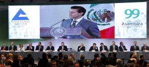Asiste gobernador a toma de protesta de la Concanaco Servytur
