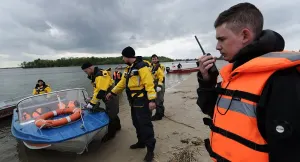Fallecen al menos 13 niños y un adulto por naufragio en Rusia