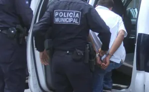 Detienen a sujeto por golpear a su pareja