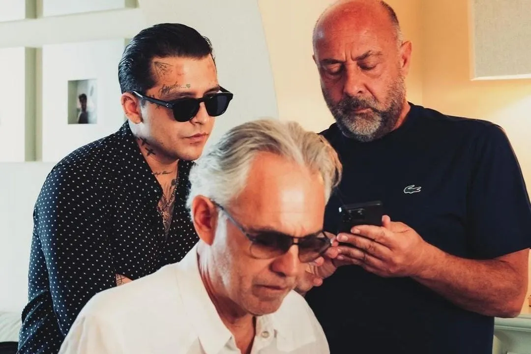 Christian Nodal brilla junto a Andrea Bocelli en el homenaje por sus 30 años de carrera